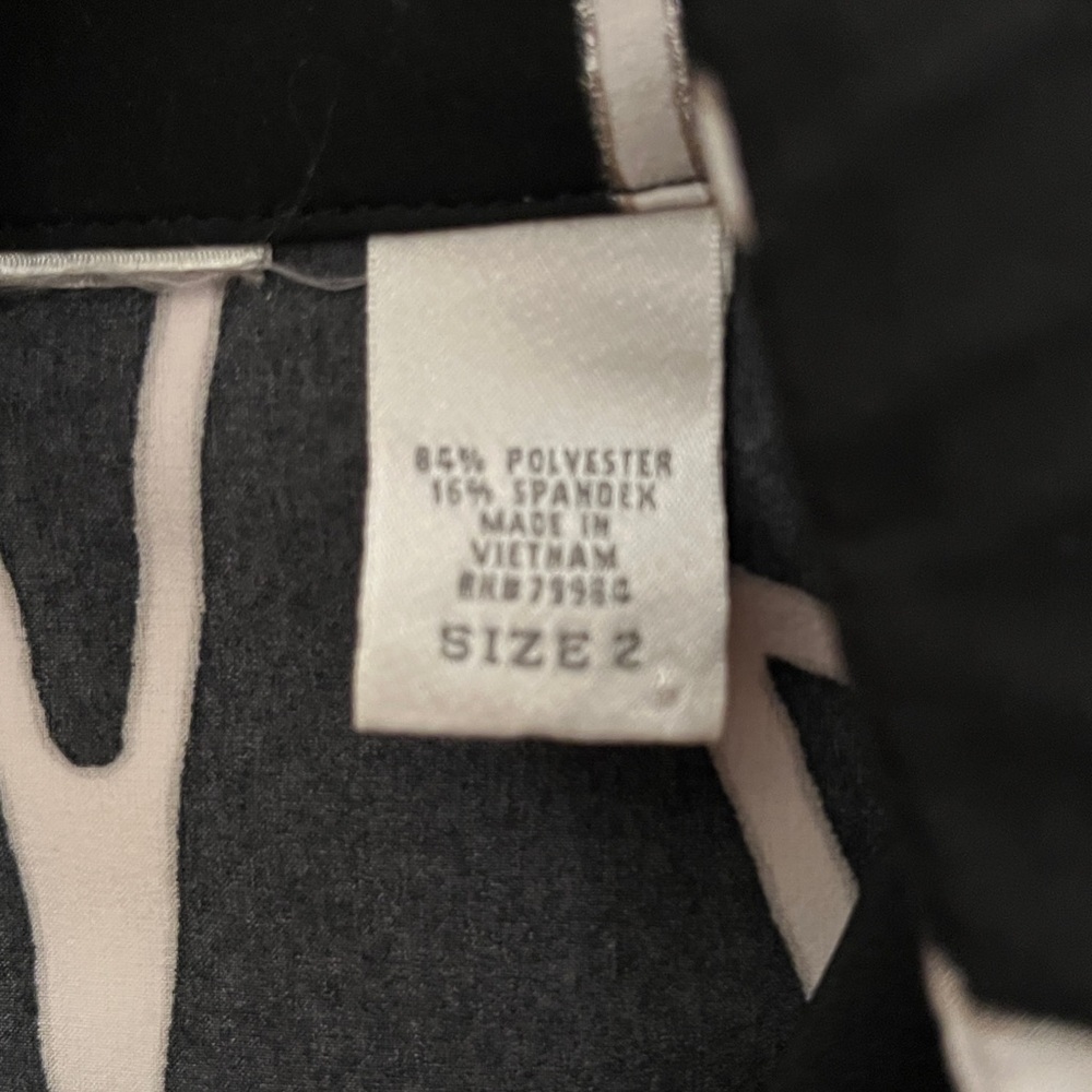 Zenergy by Chico’s Black and White Geometric Women's Jacket - Picture 6 of 6